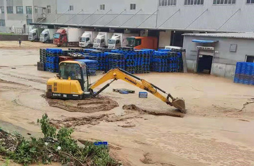 微光匯聚、風(fēng)雨同舟，我們一起扛！