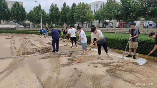 微光匯聚、風(fēng)雨同舟，我們一起扛！